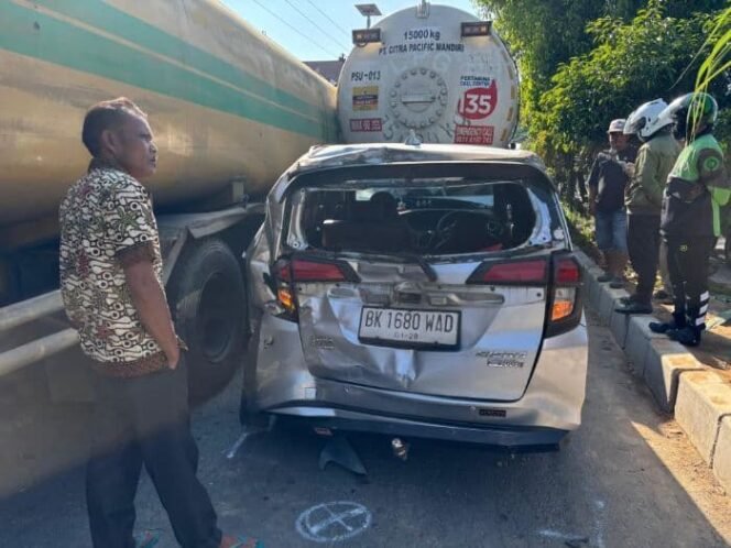 
					Truk Tangki CPO Diduga Rem Blong, Tabrakan Beruntun di Simpang Lorong 20 Pematangsiantar
