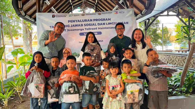 
					PT Jasamarga Tollroad Maintenance Salurkan Bantuan Peralatan Sekolah Sambut HUT ke-38