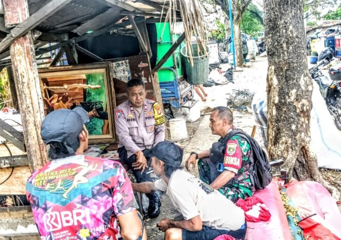 
					Komunikasi Sosial Babinsa Kelapa Dua Perkuat Sinergitas TNI dan Warga 