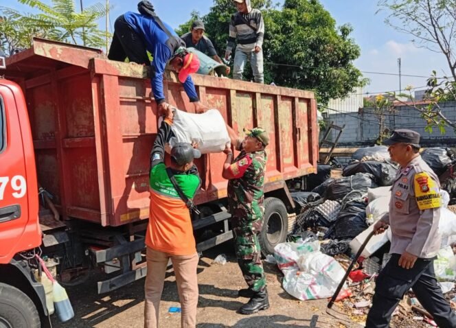
					Satgas Sampah Koramil 05/Kebon Jeruk Perkuat Penanganan Darurat Sampah di Sukabumi Utara