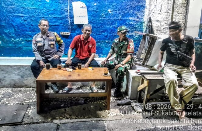 
					Siskamling Perkuat Kewaspadaan Warga Sukabumi Selatan Pada Jam Rawan