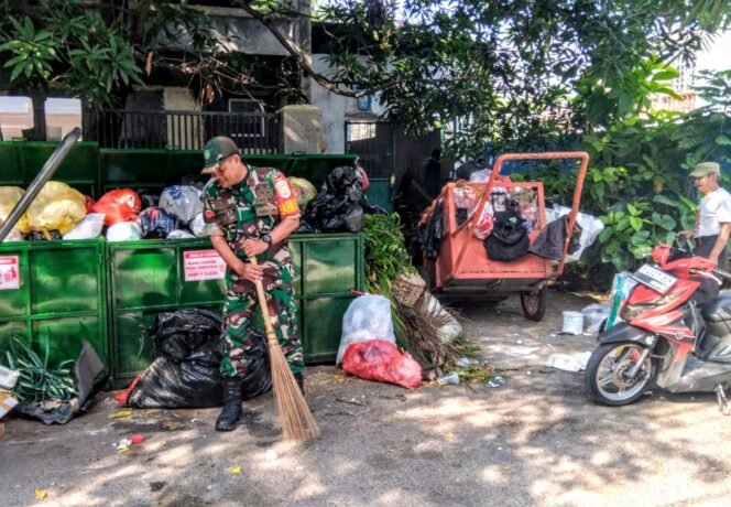
					Satgas Sampah Koramil 05/KJ Perkuat Penanganan Darurat Sampah di Kedoya Utara