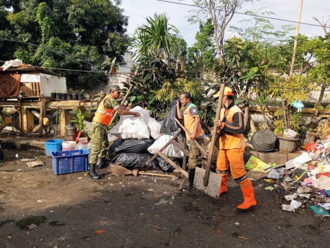
					Tiga Pilar Kebon Jeruk Perkuat Penanganan Darurat Sampah di Sukabumi Utara