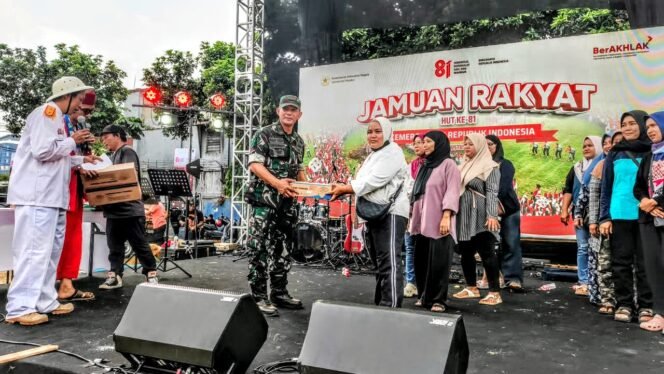 
					Jamuan Rakyat HUT ke-81 RI di Kebon Jeruk Salurkan 2.800 Paket Sembako