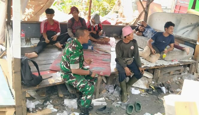 
					Komunikasi Sosial Babinsa Perkuat Sinergi TNI dan Warga di Kebon Jeruk