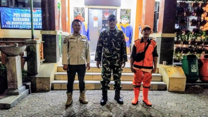 
					Patroli Malam Koramil 05/Kebon Jeruk Perkuat Antisipasi Gangguan Kamtibmas