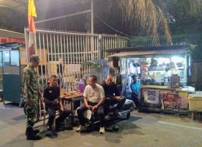 
					Siskamling Ditingkatkan, Babinsa Tekankan Kewaspadaan Keamanan Malam