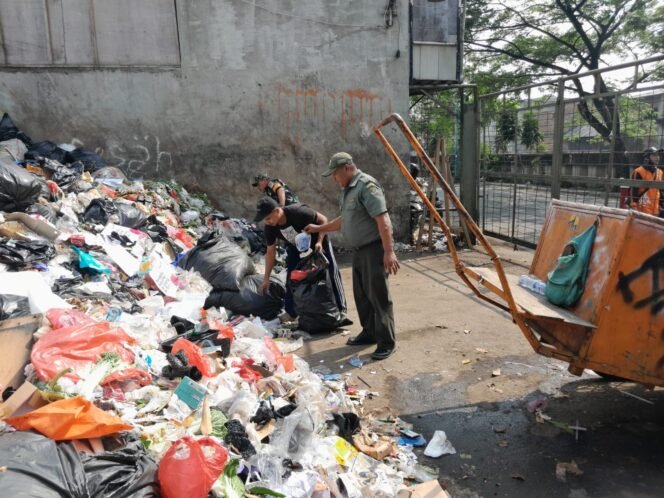 
					Satgas Sampah Perkuat Penanganan Darurat Sampah di Duri Kepa