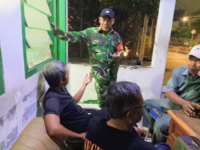 
					Siskamling Diperkuat, Babinsa Dorong Warga Tingkatkan Kewaspadaan Malam Hari