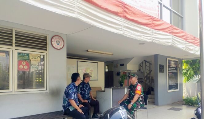 
					Babinsa Kebon Jeruk Dorong Warga Perkuat Keamanan dan Kerukunan