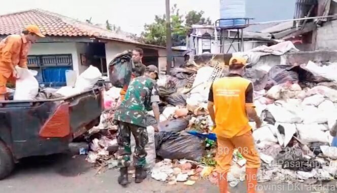 
					Satgas Sampah Koramil 05/Kebon Jeruk Perkuat Penanganan Darurat Sampah di Sukabumi Selatan