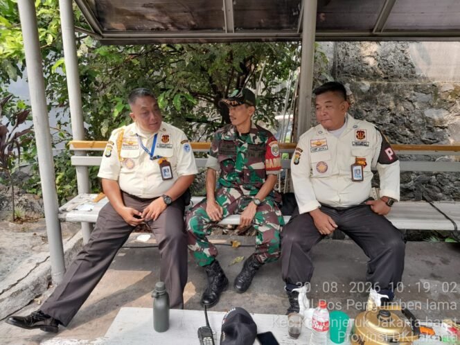 
					Babinsa Sukabumi Selatan Koramil 05/KJ Perkuat Sinergi Security PT AMS, Dorong Warga Aktif Jaga Kamtibmas
