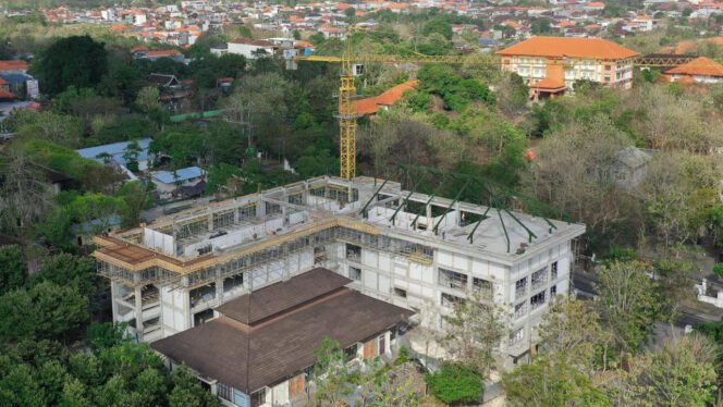 
					Membangun Masa Depan Riset dan Teknologi, Pembangunan Gedung L-SSIT Universitas Udayana Capai Progres 47,11%