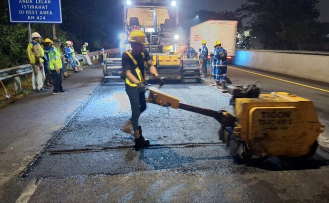 
					Wujudkan Jalan Tol yang Andal dan Berkualitas, PT Jasamarga Tollroad Maintenance Laksanakan Pekerjaan Preservasi di Ruas Jalan Tol Semarang