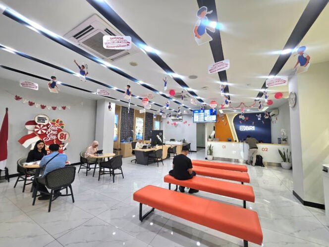 
					Semarak HUT ke-81 RI, BRI BO Krekot Percantik Kantor dengan Dekorasi Bernuansa Merah Putih