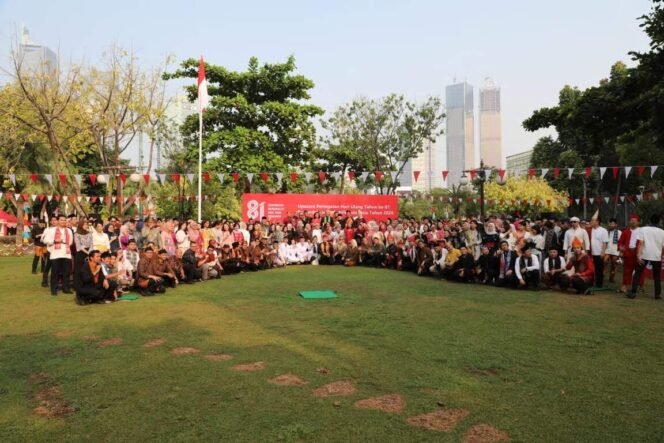 
					Semarak Kemerdekaan, Pekerja BRI Region 6 Tampil dalam Balutan Baju Adat dan Wastra Nusantara