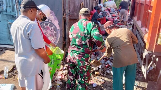 
					Satgas Sampah Koramil 05/Kebon Jeruk Perkuat Penanganan Darurat Sampah di Kedoya Selatan