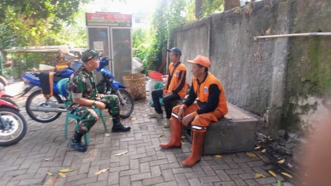 
					Babinsa Koramil Kebon Jeruk Perkuat Sinergi PPSU