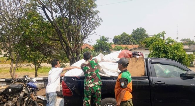 
					Koramil Kebon Jeruk Tangani Darurat Sampah