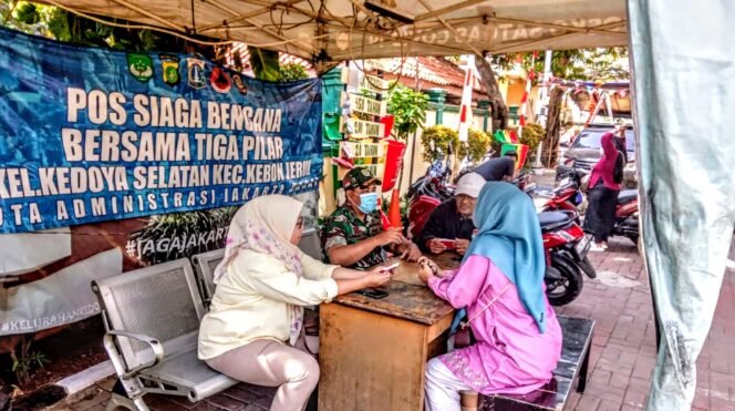 
					Komunikasi Sosial Koramil Koramil 05/KJ Melalui Babinsa Kedoya Selatan Perkuat Kesiapsiagaan Warga