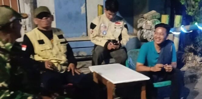 
					Koramil 05/KJ Melalui Babinsa Perkuat Siskamling, Warga Kelapa Dua Diimbau Waspada