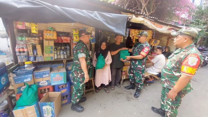 
					Jaga Jakarta On The Spot, Koramil 05/KJ Sambangi Warga Kebon Jeruk dan Salurkan Sembako