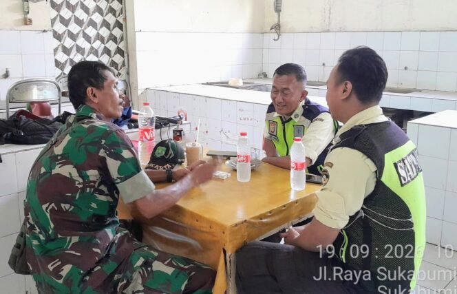 
					Babinsa Koramil 05/KJ Perkuat Sinergi Keamanan Bersama Security Pasar Jaya