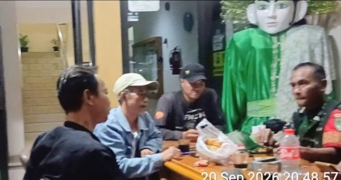 
					Koramil 05/KJ Siskamling Diperkuat, Babinsa Ingatkan Warga Jaga Keamanan