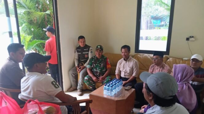 
					Koramil 05/KJ Bersama Babinsa Kedoya Selatan Perkuat Kesiapsiagaan Warga Cegah DBD