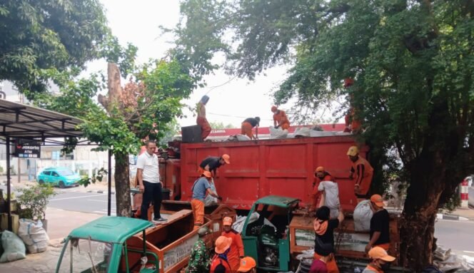 
					Satgas Sampah Kodim 0503/JB Perkuat Penanganan Darurat Sampah di Kedoya Selatan