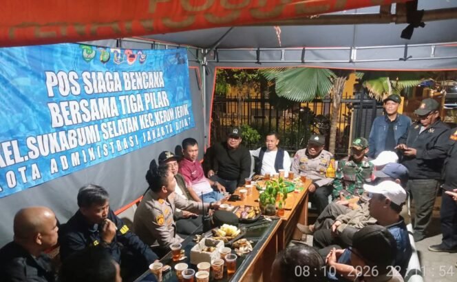 
					Tiga Pilar Sukabumi Selatan Perkuat Pengamanan Malam, Babinsa Koramil 05/KJ: Kewaspadaan Harus Menjadi Budaya Bersama