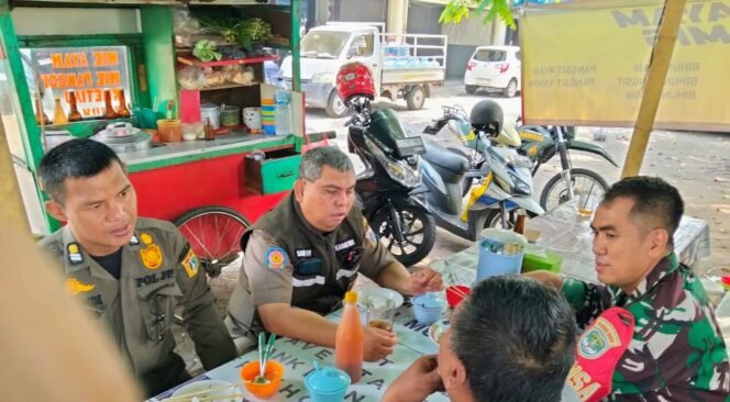 
					PERKUAT SINERGI KEWILAYAHAN, BABINSA KORAMIL 05/KJ AJAK WARGA JAGA KEBERSIHAN DAN KEAMANAN LINGKUNGAN