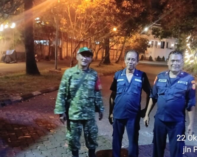 
					ANTISIPASI GANGGUAN KAMTIBMAS, KORAMIL 05/KEBON JERUK GELAR PATROLI MALAM