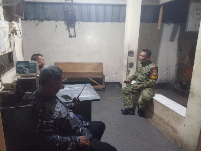 
					Koramil 05/KK Bersama Babinsa Duri Kepa Perkuat Keamanan Lingkungan