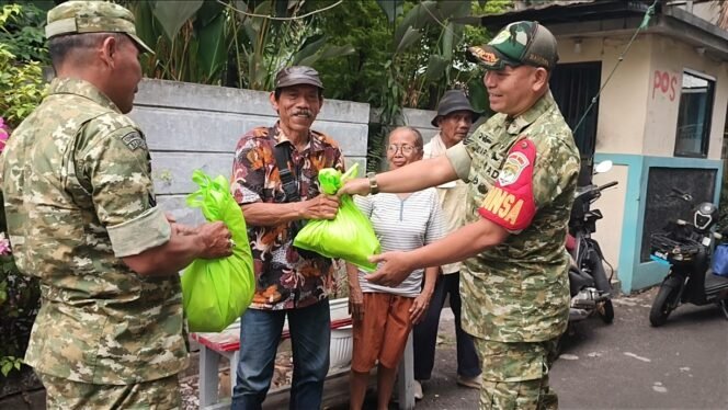 
					KORAMIL 05/KJ GELAR JAGA JAKARTA ON THE SPOT, PERKUAT SILATURAHMI DAN SALURKAN BANTUAN SEMBAKO KEPADA WARGA