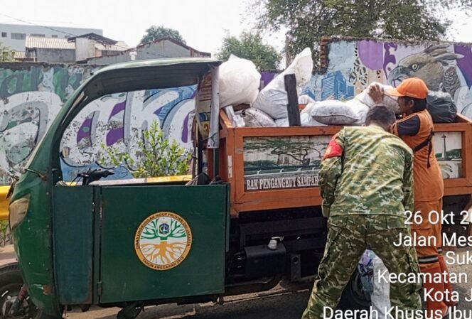 
					SATGAS SAMPAH KODIM 0503/JB TANGANI DARURAT SAMPAH DI SUKABUMI UTARA