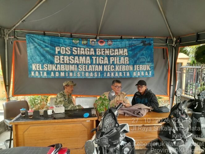 
					Babinsa Koramil 05/Kebon Jeruk Perkuat Komsos, Ajak Warga Sukabumi Selatan Jaga Kondusivitas Wilayah