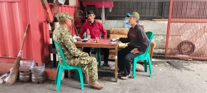 
					Babinsa Koramil 05/Kebun Jeruk Perkuat Komunikasi Sosial, Dorong Silaturahmi Dan Keamanan